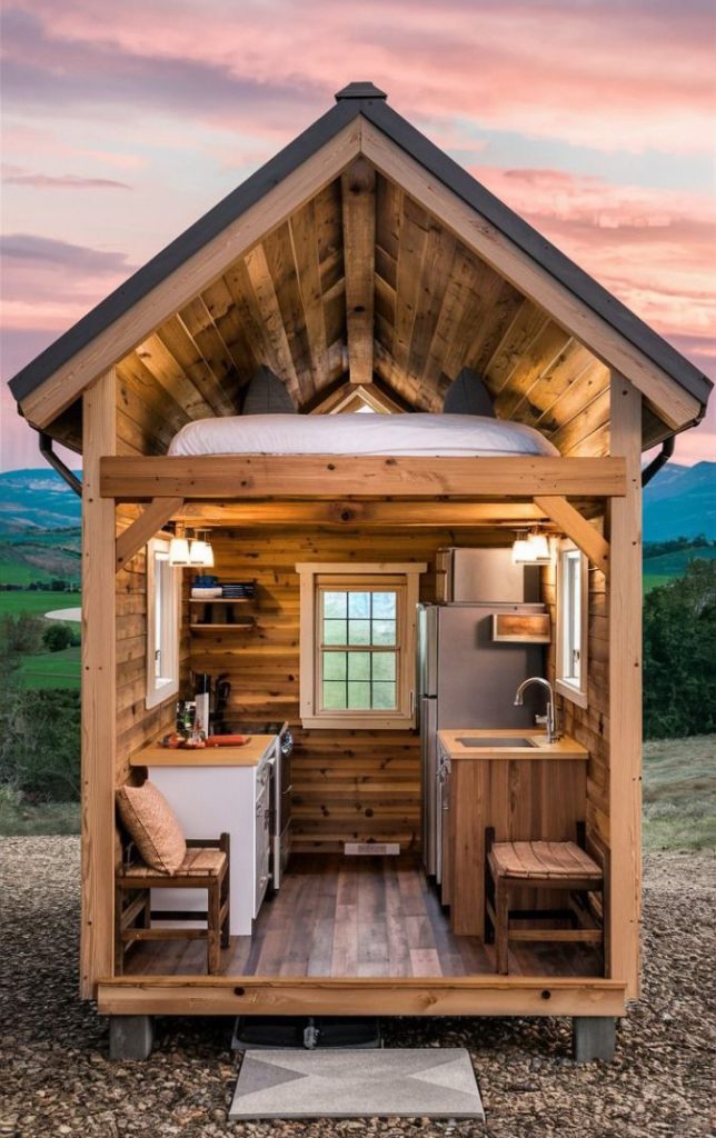 Balanced layout diagram for mobile home weight limits (10–15% tongue weight, masses near axle)